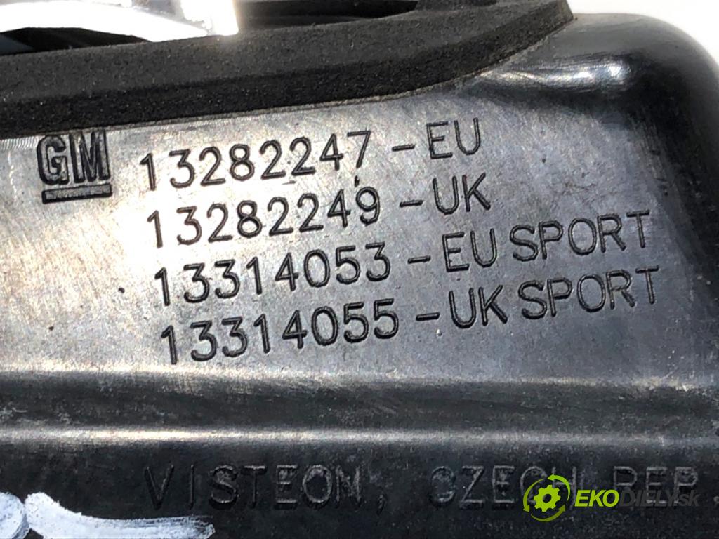 OPEL ASTRA J liftback 2011 92 kW 1.7 CDTI (68) 1686 světlo zadní část pravá vnitřní 13314053 (Klika dveří ostatní)