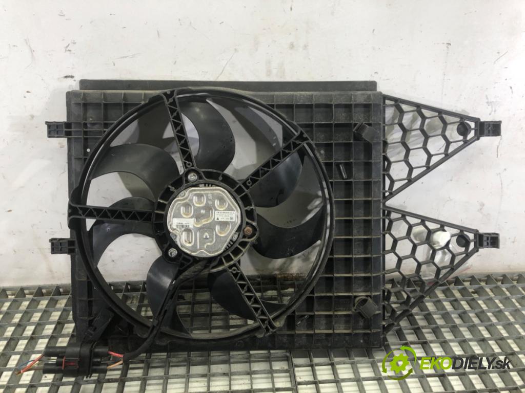 SEAT IBIZA IV liftback 2016 81 kW 1.0 TSI 999 ventilátor chladiče 6R0121207Q (Ventilátor)