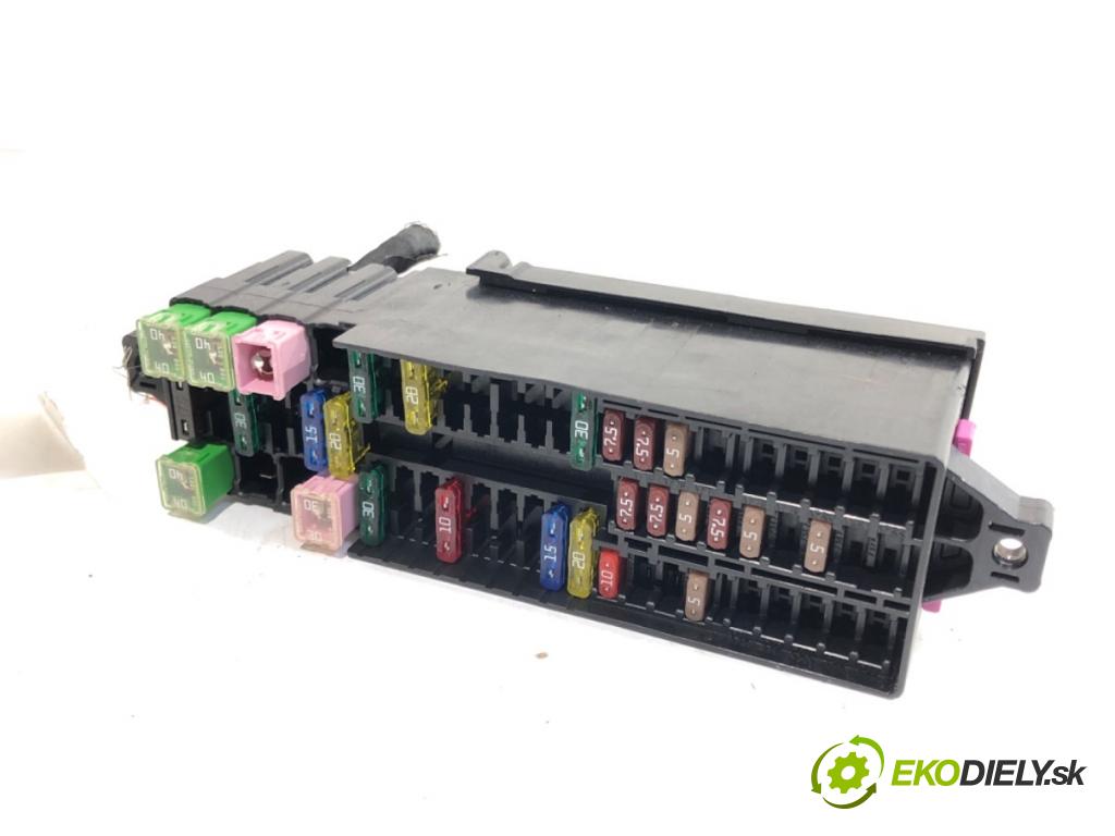 SEAT IBIZA IV liftback 2016 81 kW 1.0 TSI 999 skříňka poistková 6C0937615A (Pojistková skříňka)