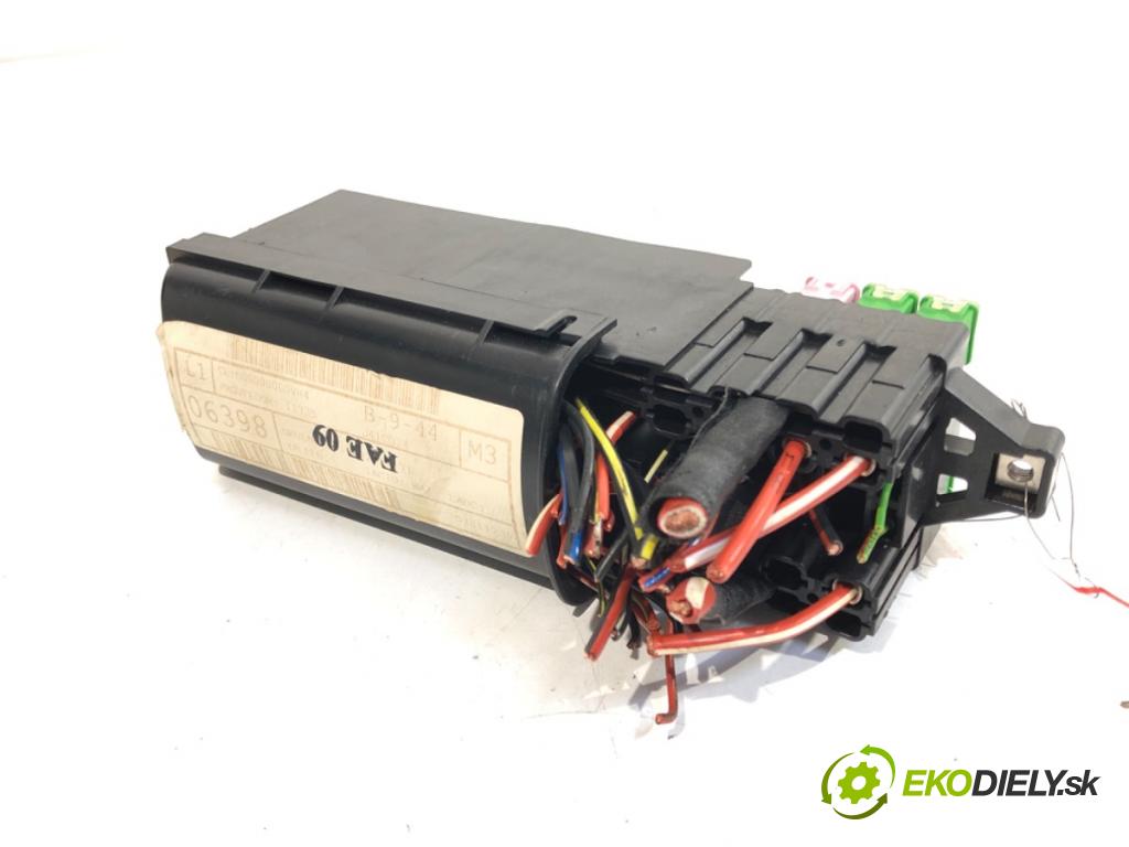 SEAT IBIZA IV liftback 2016 81 kW 1.0 TSI 999 skříňka poistková 6C0937615A (Pojistková skříňka)