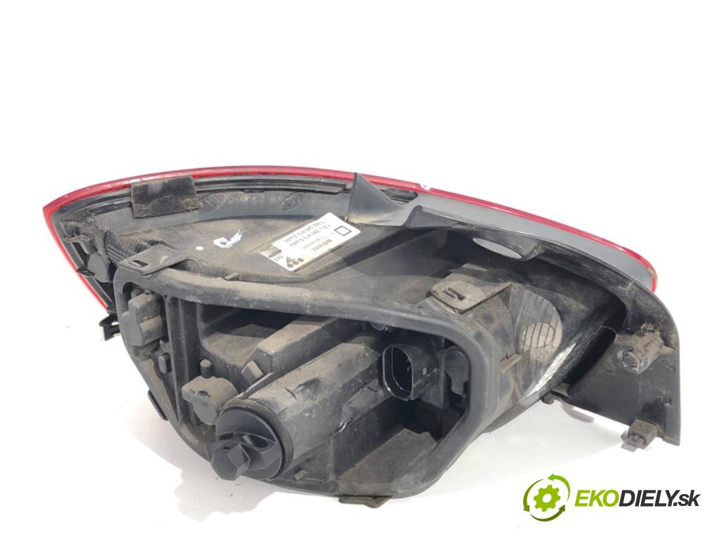 SEAT IBIZA IV liftback 2016 81 kW 1.0 TSI 999 světlo pravý zadní část 6J4945096L