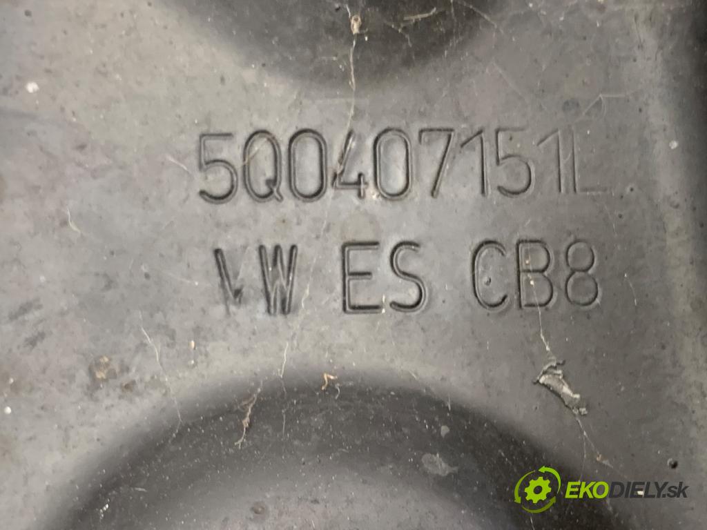SKODA OCTAVIA III Kombi 2016 135 kW 2.0 TDI / TDI RS 4x4 1968 rameno levý přední část 5Q0407151L