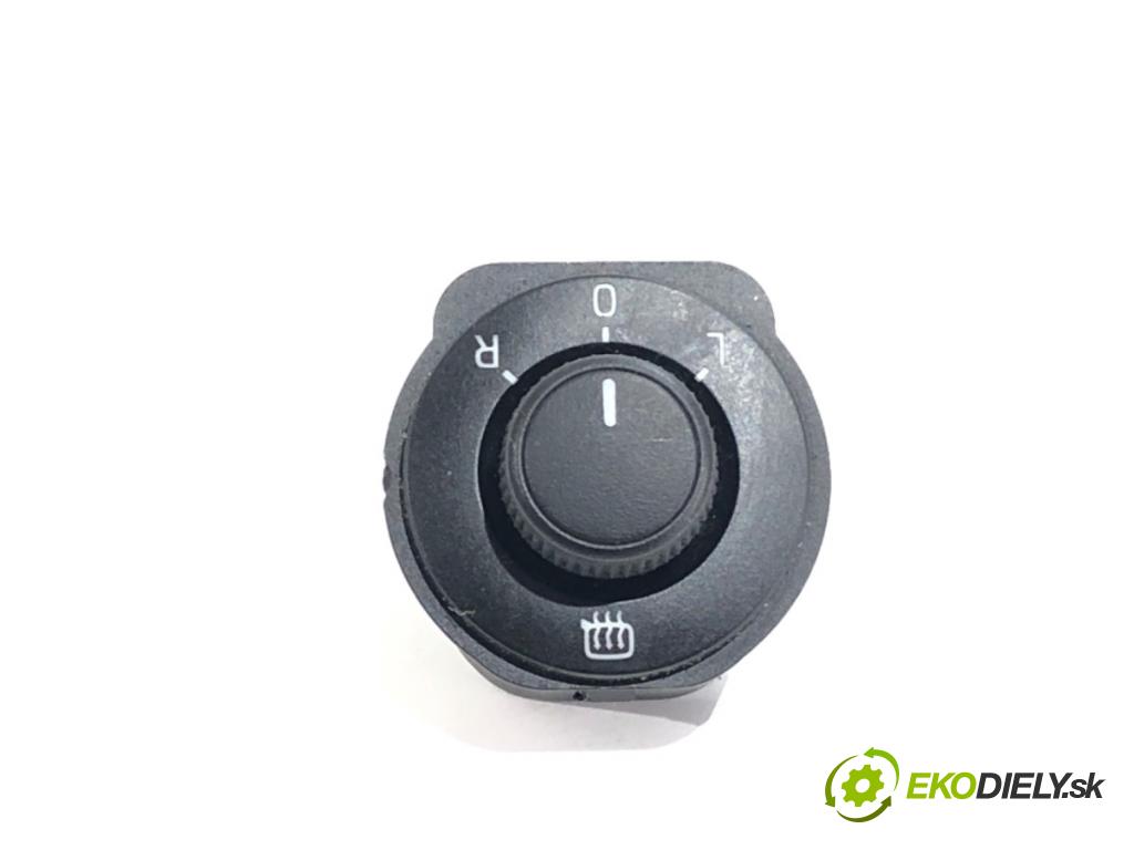 SKODA OCTAVIA III Kombi 2016 135 kW 2.0 TDI / TDI RS 4x4 1968 Prepínač nastavenia spätných zrkadiel 5E0959565B (Prepínacie páčky pod volantom)