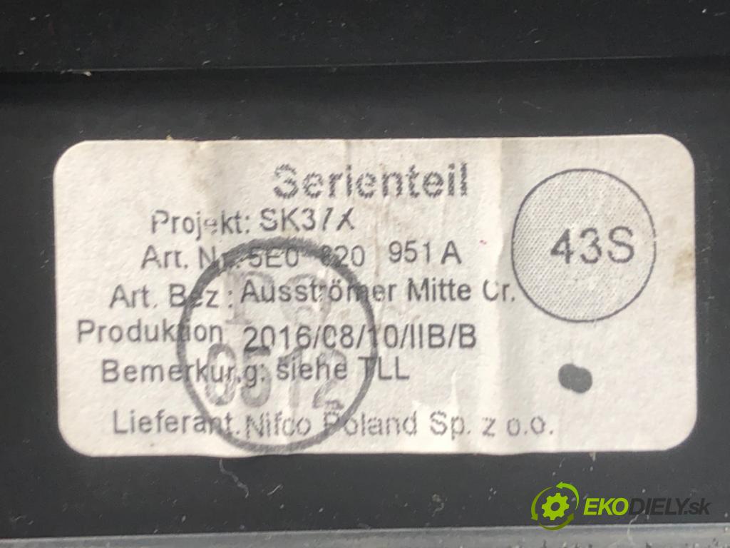 SKODA OCTAVIA III Kombi 2016 135 kW 2.0 TDI / TDI RS 4x4 1968 mří topení přední část 5E0820951A
