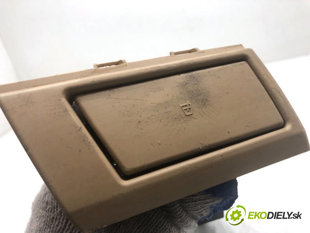 BMW E83 SUV 2008 130 kW xDrive 20 d 1995 Držiak na nápoje  (Držiak (úchyt) na nápoje)