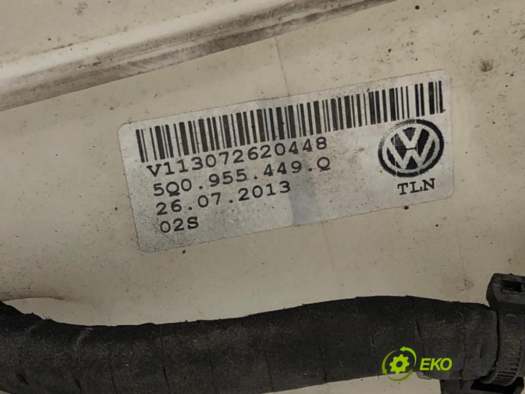 SKODA OCTAVIA III Kombi 2013 110 kW 2.0 TDI 1968 nádržka ostřikovačů 5Q0955449Q