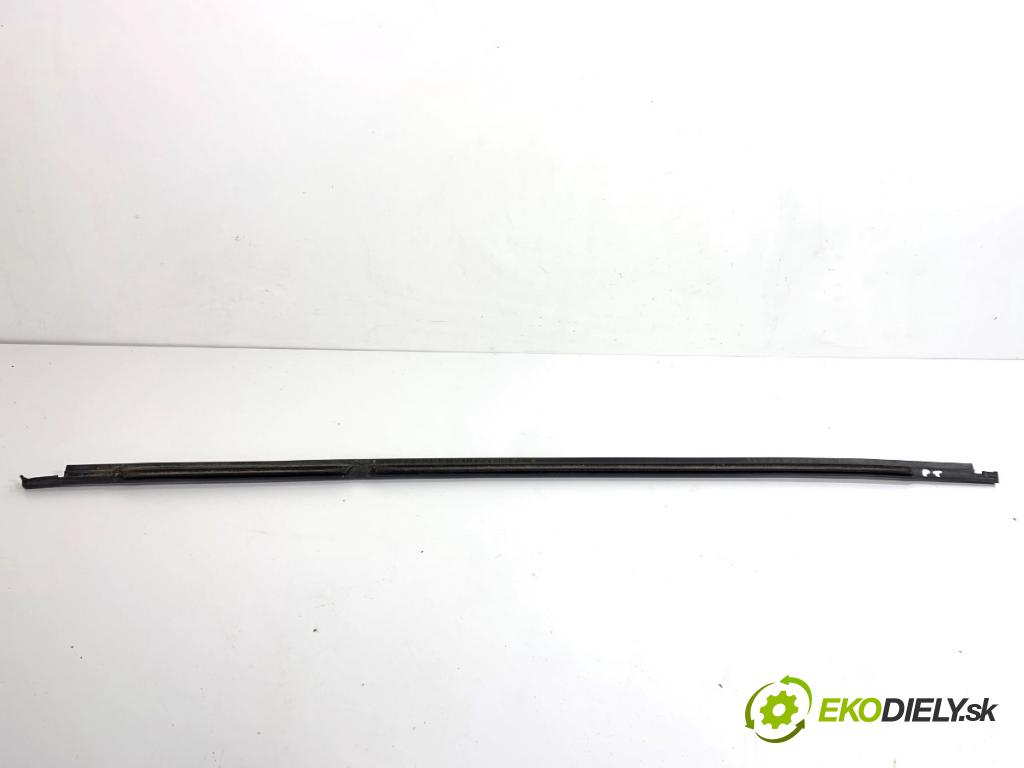 SKODA OCTAVIA III Kombi 2013 110 kW 2.0 TDI 1968 lišta Sbírání: zadní část pravý 5E9839477