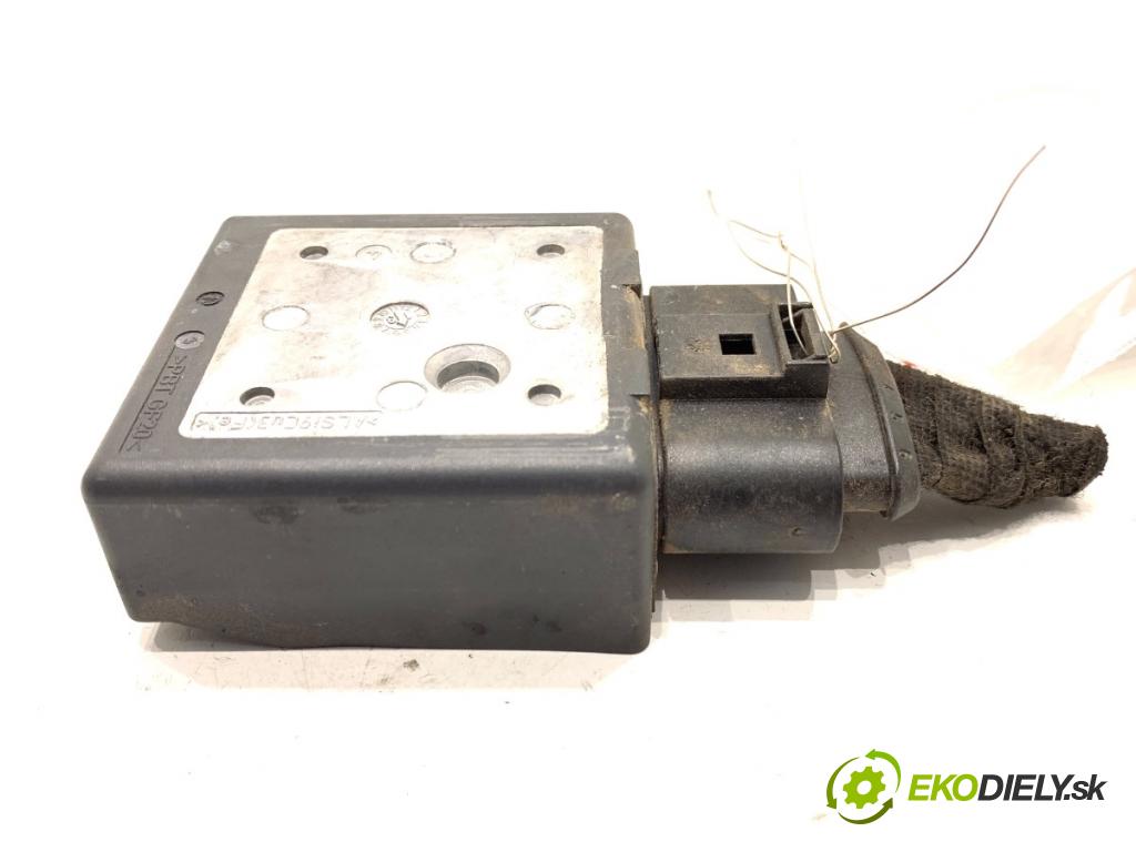 SKODA OCTAVIA III Kombi 2013 110 kW 2.0 TDI 1968 modul pumpy paliva 5Q0906121G