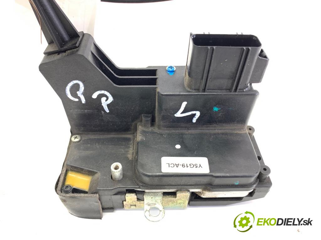 FORD FIESTA MK6 liftback 2005 59 kW 1.4 16V 1388 zámok dveře pravý přední část