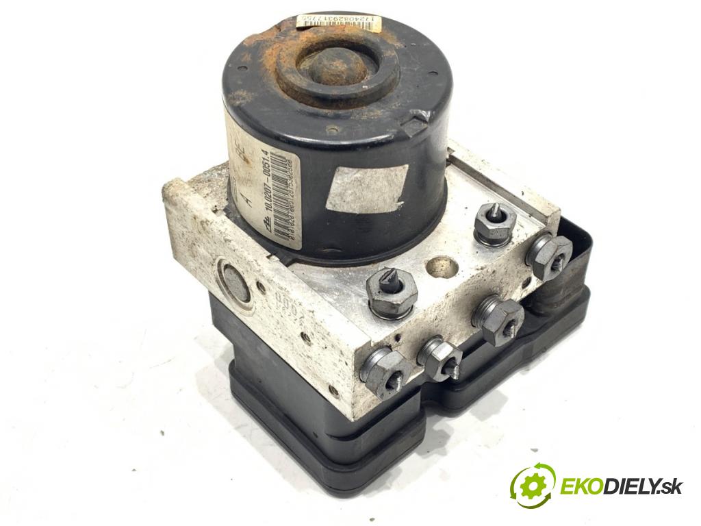 FORD FIESTA MK6 liftback 2005 59 kW 1.4 16V 1388 pumpa ABS 4S61-2M110-CC (Pumpa ABS)