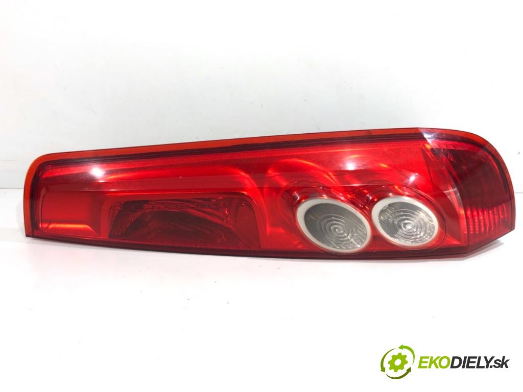 FORD FIESTA MK6 liftback 2005 59 kW 1.4 16V 1388 Svetlo pravy zad 