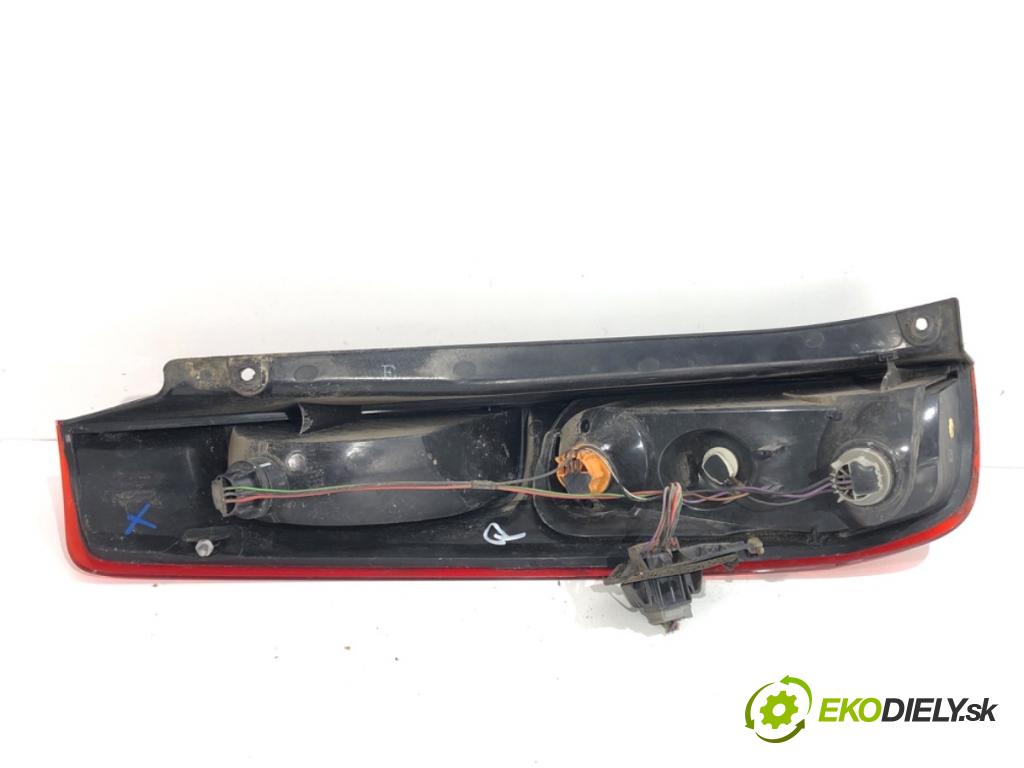 FORD FIESTA MK6 liftback 2005 59 kW 1.4 16V 1388 Svetlo pravy zad