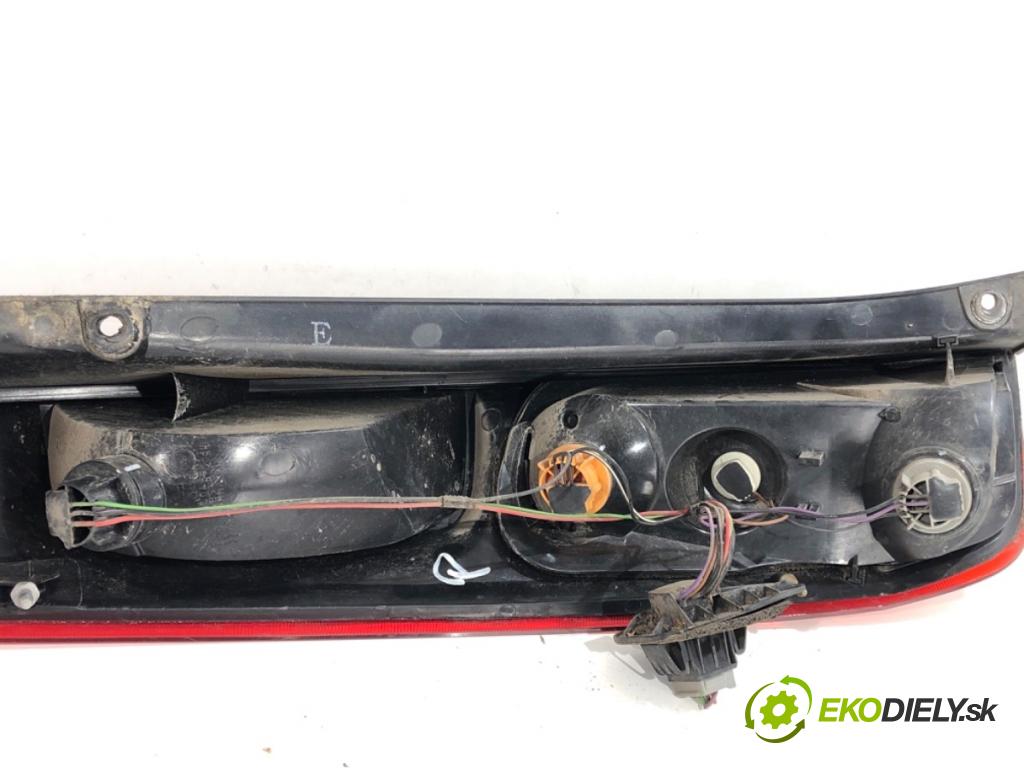 FORD FIESTA MK6 liftback 2005 59 kW 1.4 16V 1388 Svetlo pravy zad