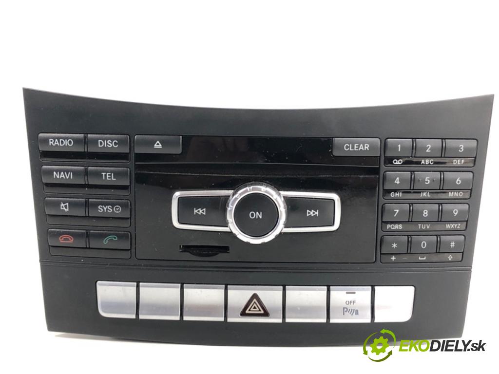 MERCEDES-BENZ W212 sedan 2014 150 kW E 300 Hybrid / BlueTEC Hybrid (212.098) 2143 RADIO A2129006426 (Audio zariadenie)