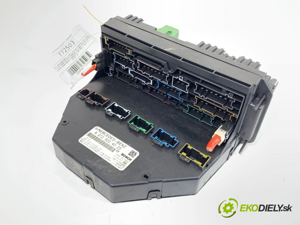 MERCEDES-BENZ W212 sedan 2014 150 kW E 300 Hybrid / BlueTEC Hybrid (212.098) 2143 skříňka poistková A2129004025 (Pojistková skříňka)