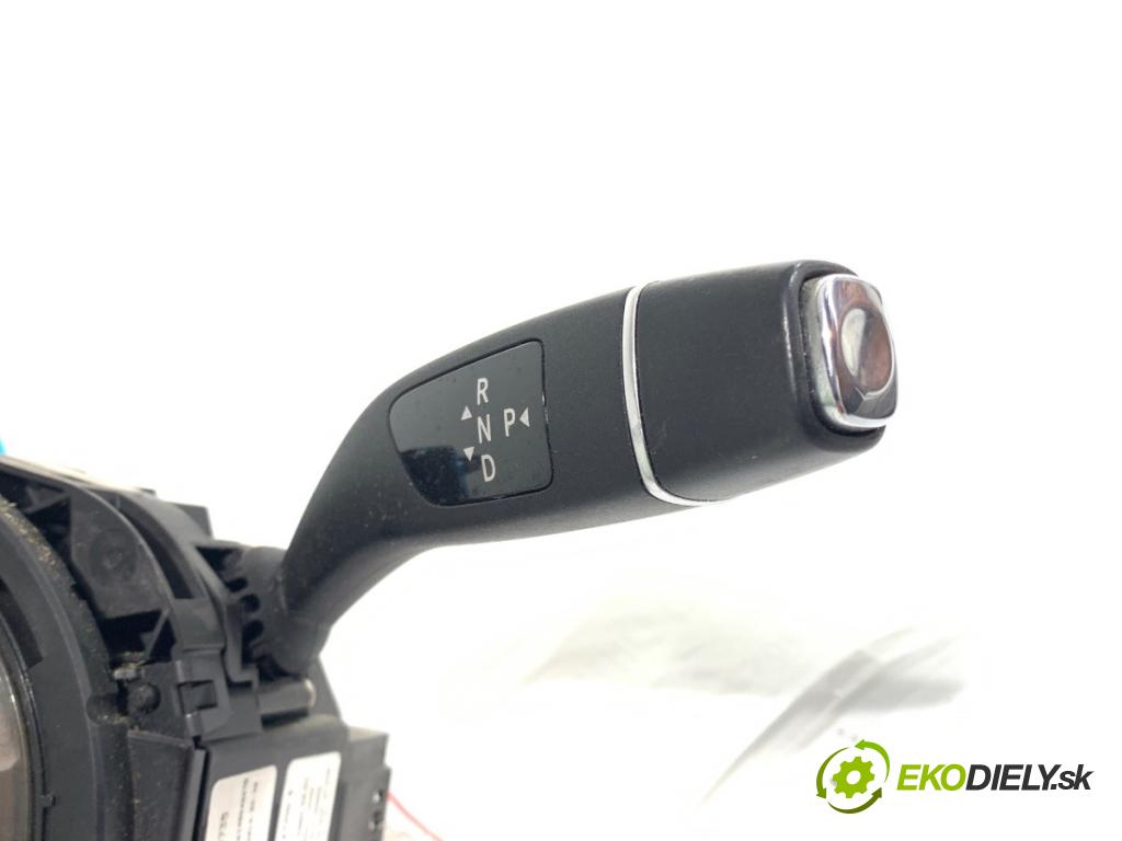 MERCEDES-BENZ W212 sedan 2014 150 kW E 300 Hybrid / BlueTEC Hybrid (212.098) 2143 Prepínač kombinovaný LK10068735 (Prepínacie páčky pod volantom)