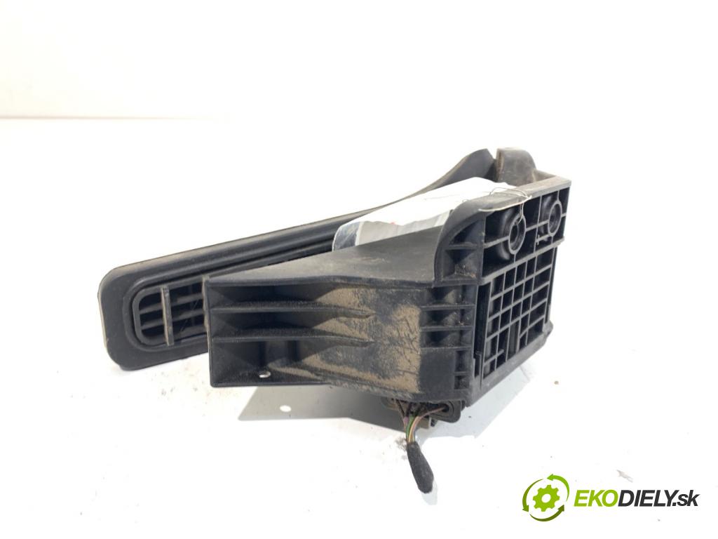 MERCEDES-BENZ W212 sedan 2014 150 kW E 300 Hybrid / BlueTEC Hybrid (212.098) 2143 Potenciometer plynu A4513000000 (Potenciometer plynového pedálu)