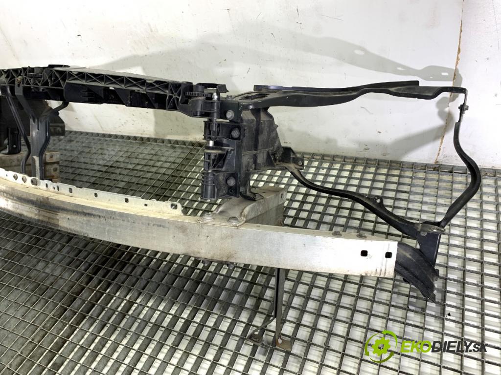 MERCEDES-BENZ W212 sedan 2014 150 kW E 300 Hybrid / BlueTEC Hybrid (212.098) 2143 držák přední část  (Přední výztuha)