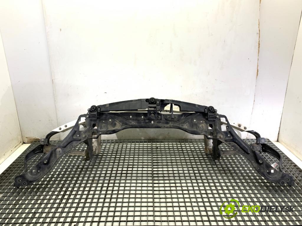 MERCEDES-BENZ W212 sedan 2014 150 kW E 300 Hybrid / BlueTEC Hybrid (212.098) 2143 držák přední část  (Přední výztuha)