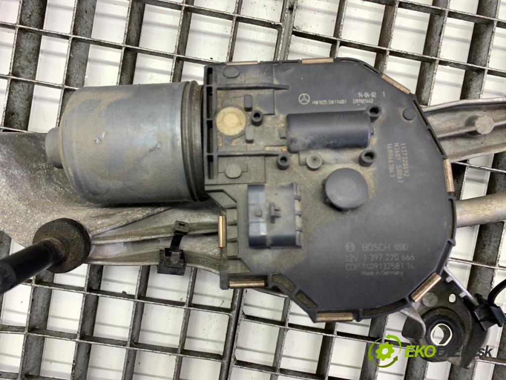 MERCEDES-BENZ W212 sedan 2014 150 kW E 300 Hybrid / BlueTEC Hybrid (212.098) 2143 Mechanizmus stieračov predný A2128201240 (Motorček stieračov predný)