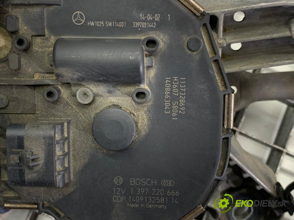 MERCEDES-BENZ W212 sedan 2014 150 kW E 300 Hybrid / BlueTEC Hybrid (212.098) 2143 Mechanizmus stieračov predný A2128201240 (Motorček stieračov predný)