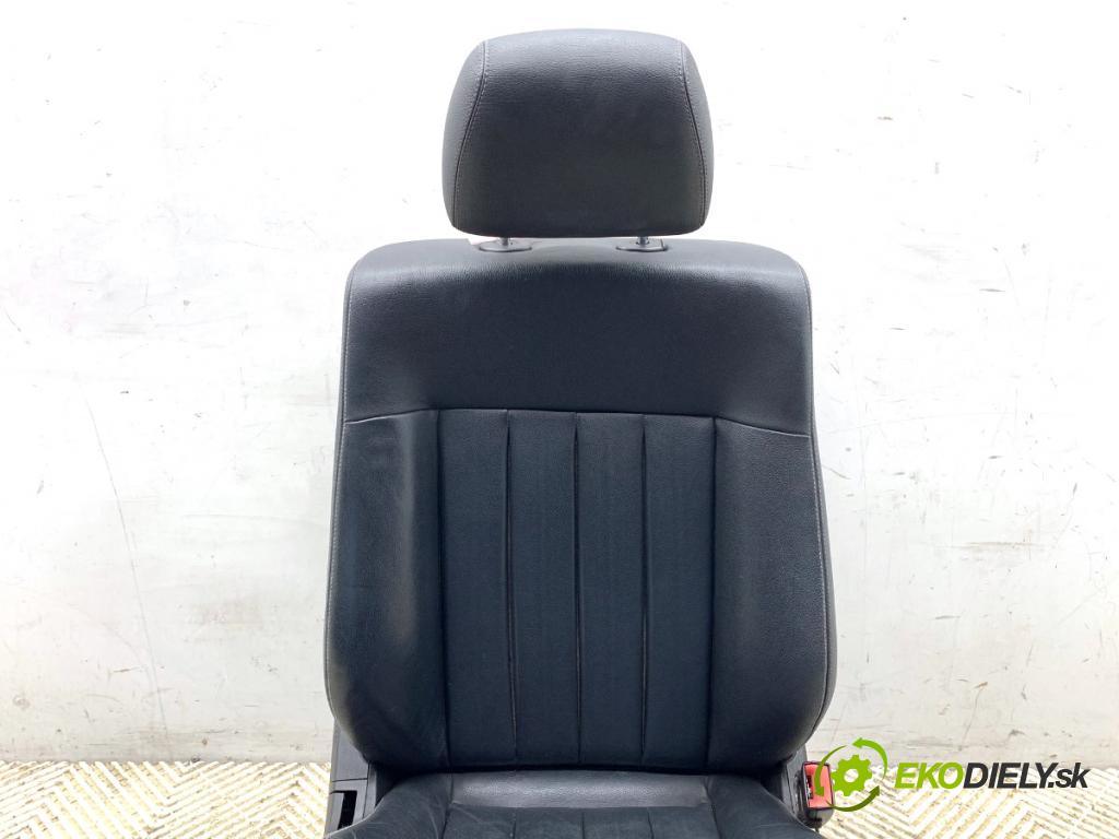 MERCEDES-BENZ W212 sedan 2014 150 kW E 300 Hybrid / BlueTEC Hybrid (212.098) 2143 sedadlo pravý přední část