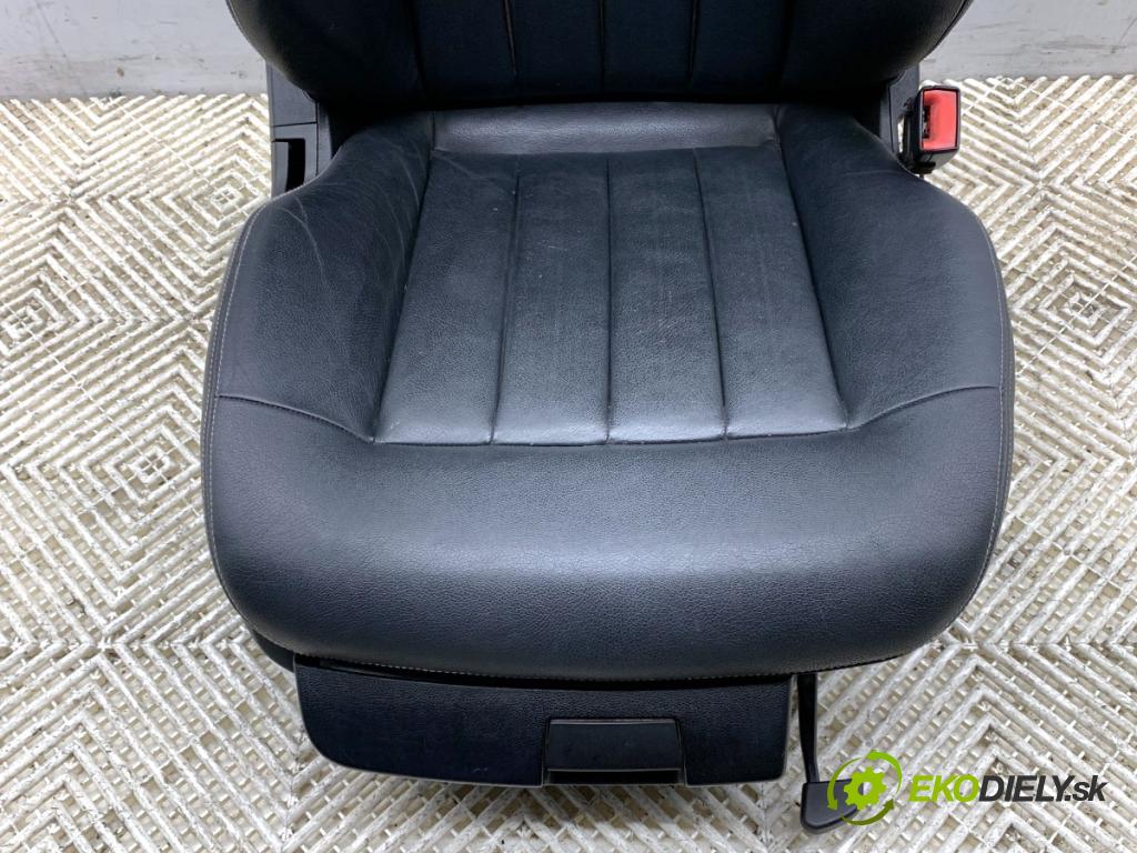 MERCEDES-BENZ W212 sedan 2014 150 kW E 300 Hybrid / BlueTEC Hybrid (212.098) 2143 sedadlo pravý přední část