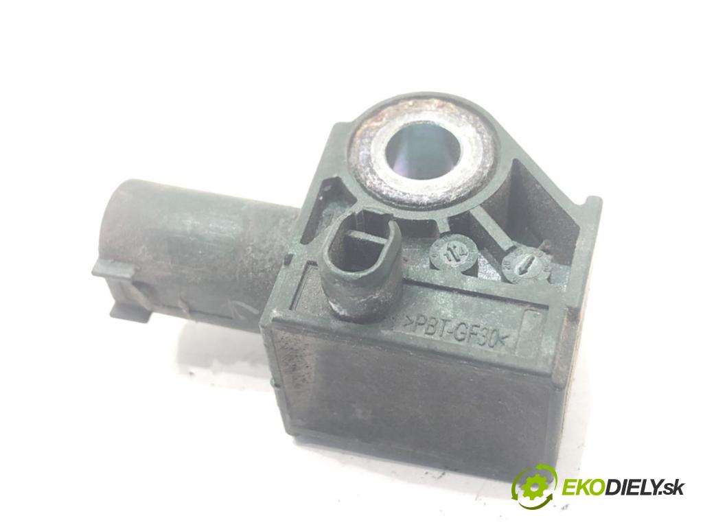 MERCEDES-BENZ W212 sedan 2014 150 kW E 300 Hybrid / BlueTEC Hybrid (212.098) 2143 Snímač nárazu A1729056000 (Snímač nárazu)