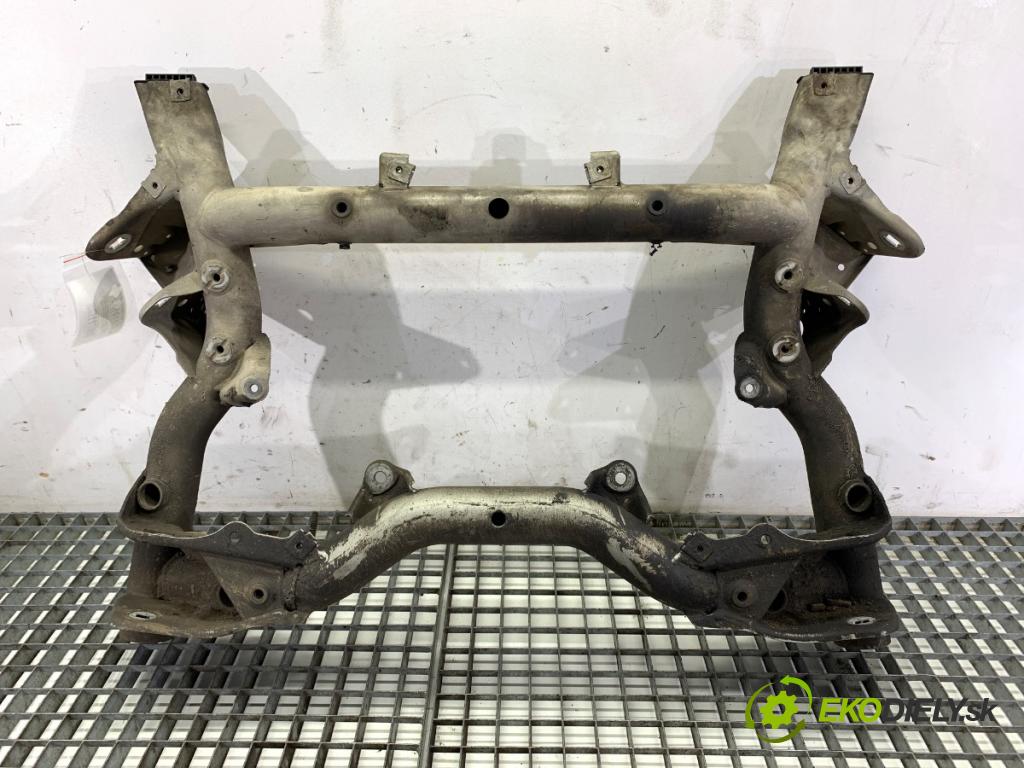 MERCEDES-BENZ W212 sedan 2014 150 kW E 300 Hybrid / BlueTEC Hybrid (212.098) 2143 výztuha pod motor  (Přední výztuha)