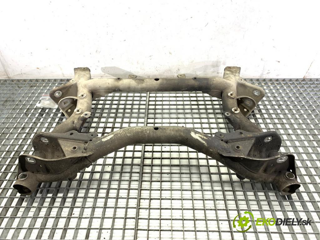 MERCEDES-BENZ W212 sedan 2014 150 kW E 300 Hybrid / BlueTEC Hybrid (212.098) 2143 výztuha pod motor  (Přední výztuha)