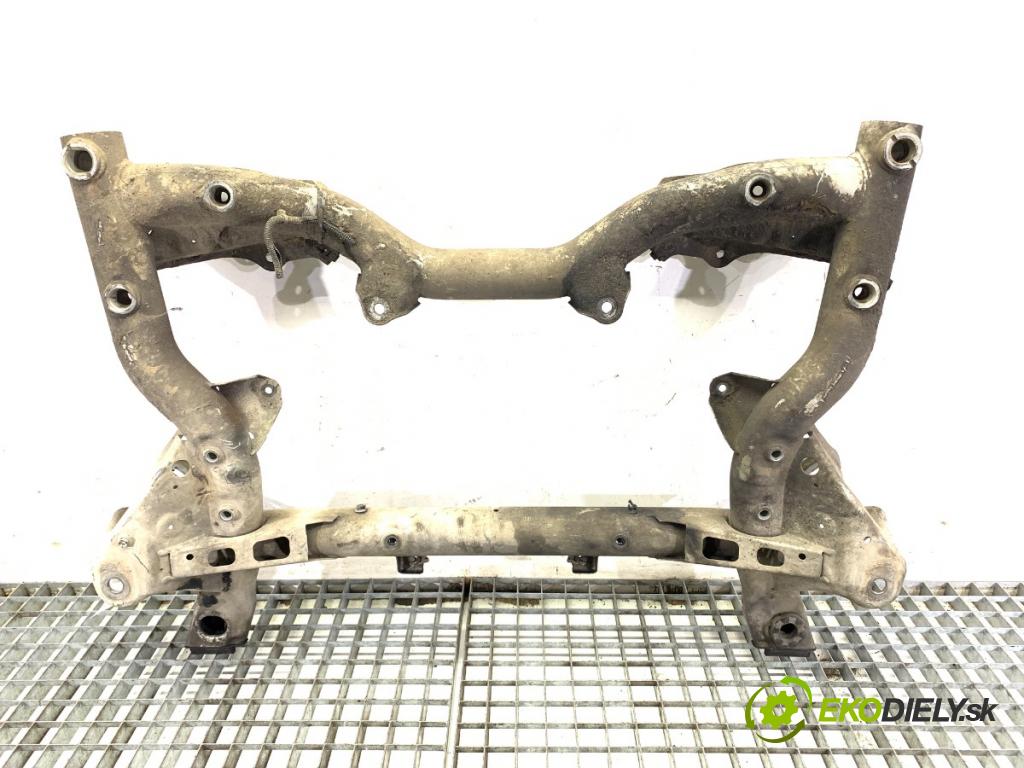 MERCEDES-BENZ W212 sedan 2014 150 kW E 300 Hybrid / BlueTEC Hybrid (212.098) 2143 výztuha pod motor  (Přední výztuha)