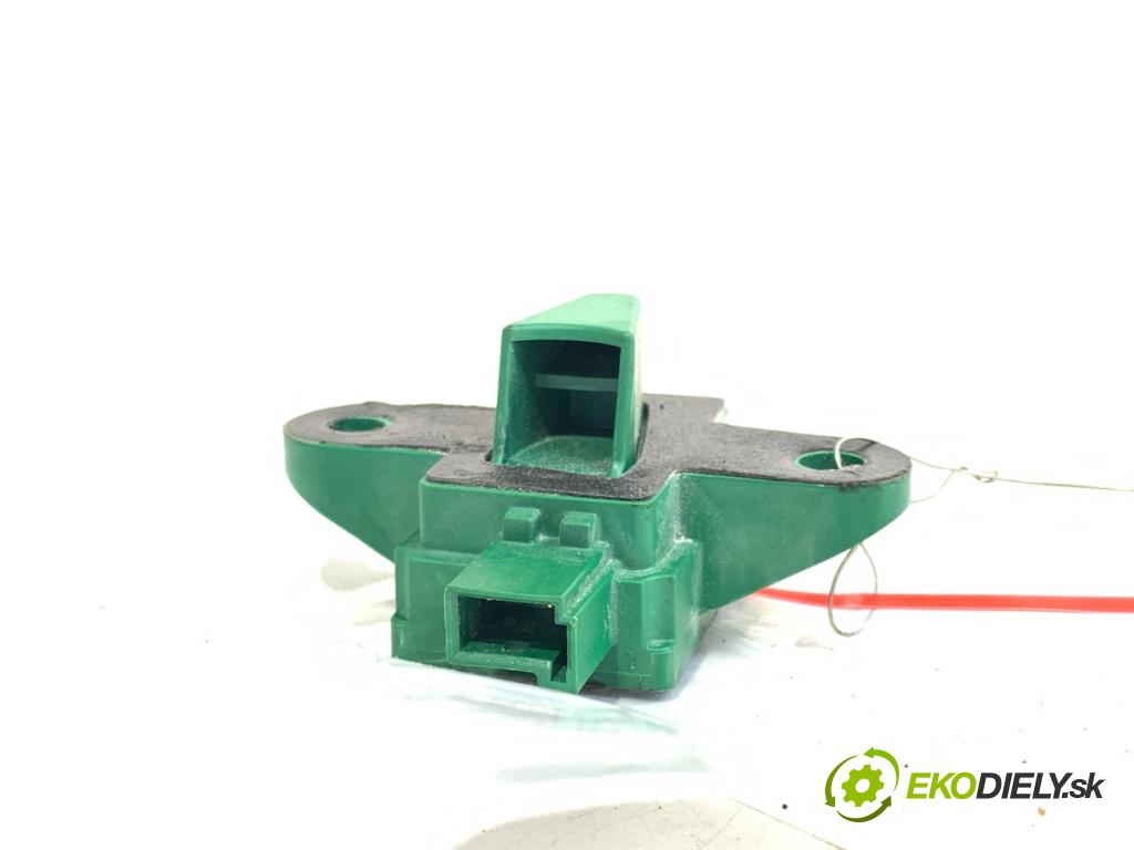 MERCEDES-BENZ W212 sedan 2014 150 kW E 300 Hybrid / BlueTEC Hybrid (212.098) 2143 Snímač nárazu A1729056100 (Snímač nárazu)