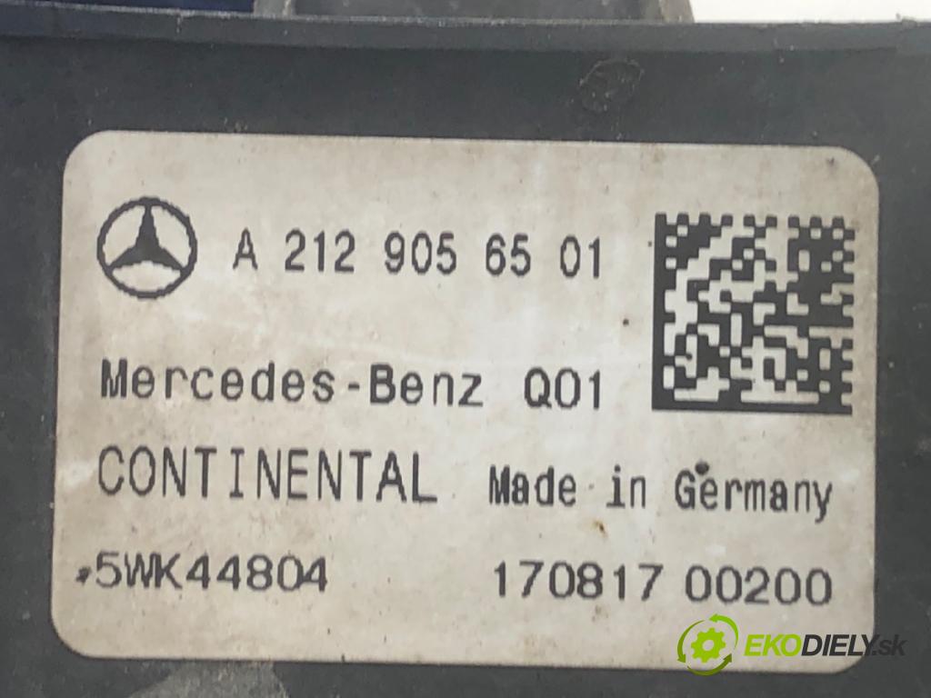 MERCEDES-BENZ W212 sedan 2014 150 kW E 300 Hybrid / BlueTEC Hybrid (212.098) 2143 snímač OCHRANA Chodci A2129056501