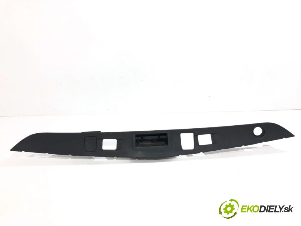 MERCEDES-BENZ W212 sedan 2014 150 kW E 300 Hybrid / BlueTEC Hybrid (212.098) 2143 klika dveří zadní část 