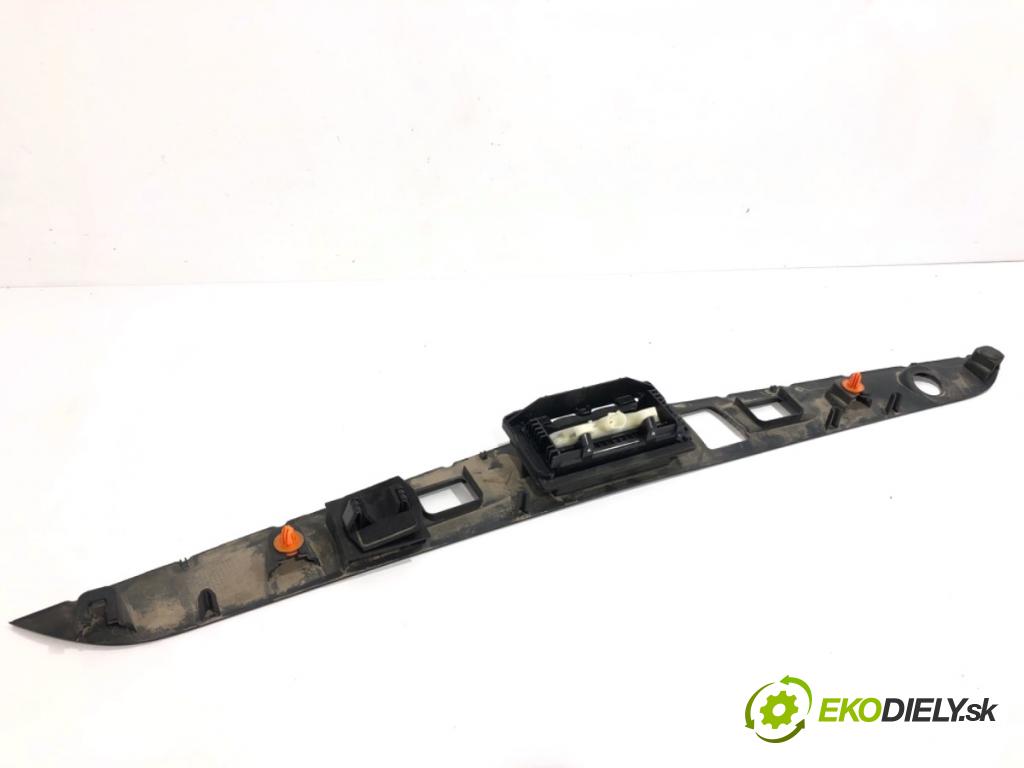 MERCEDES-BENZ W212 sedan 2014 150 kW E 300 Hybrid / BlueTEC Hybrid (212.098) 2143 Kľučka dverí zad