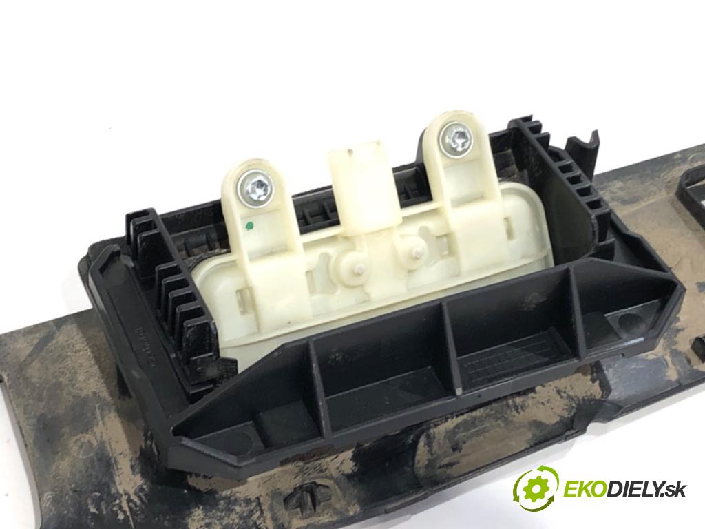 MERCEDES-BENZ W212 sedan 2014 150 kW E 300 Hybrid / BlueTEC Hybrid (212.098) 2143 Kľučka dverí zad