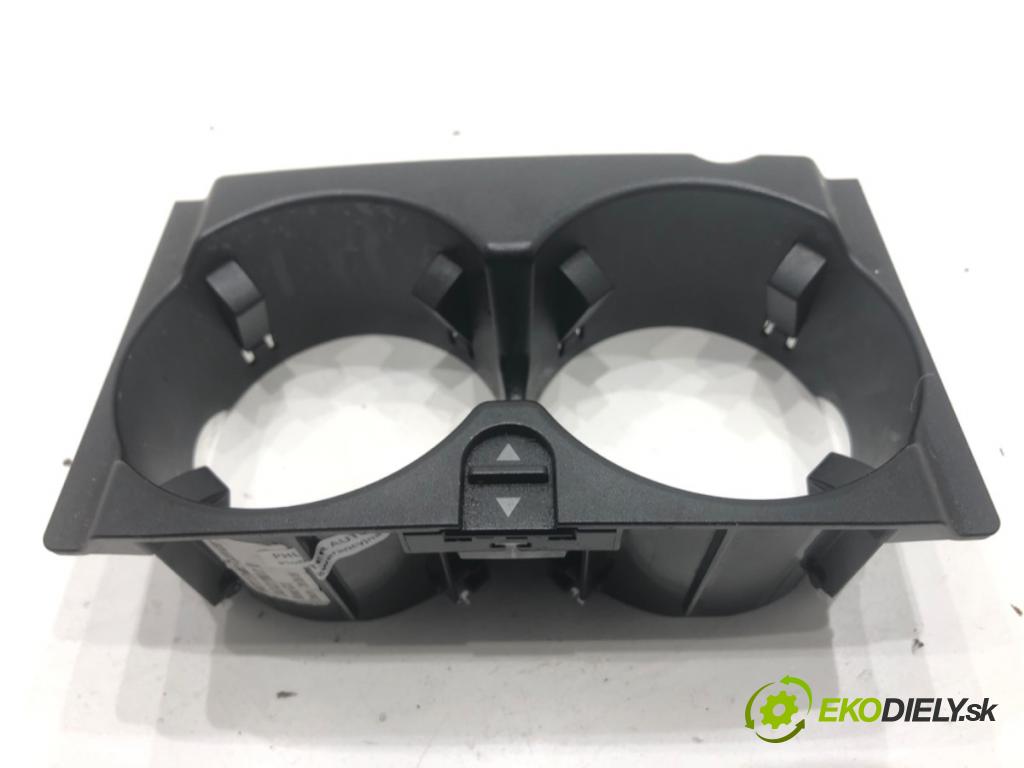 MERCEDES-BENZ W212 sedan 2014 150 kW E 300 Hybrid / BlueTEC Hybrid (212.098) 2143 Držiak na nápoje A2126800110 (Držiak (úchyt) na nápoje)