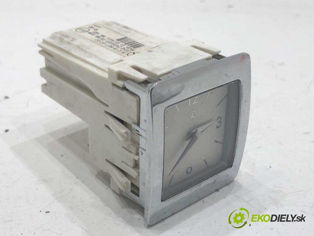 MERCEDES-BENZ W212 sedan 2014 150 kW E 300 Hybrid / BlueTEC Hybrid (212.098) 2143 Displej A2188270000 (Prístrojová doska)