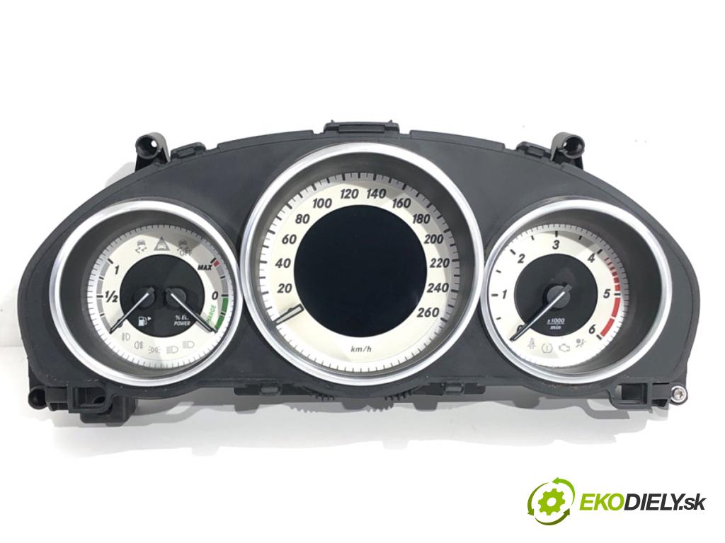 MERCEDES-BENZ W212 sedan 2014 150 kW E 300 Hybrid / BlueTEC Hybrid (212.098) 2143 Prístrojovka A2129001225 (Prístrojová doska)