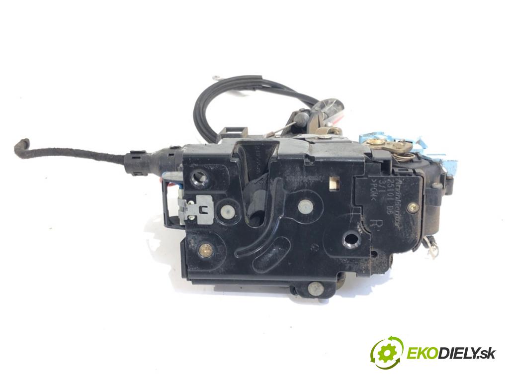 VW CADDY III Nadwozie pełne/minivan 2006 75 kW 1.6 1595 zámok dveře pravý přední část 3D1837016
