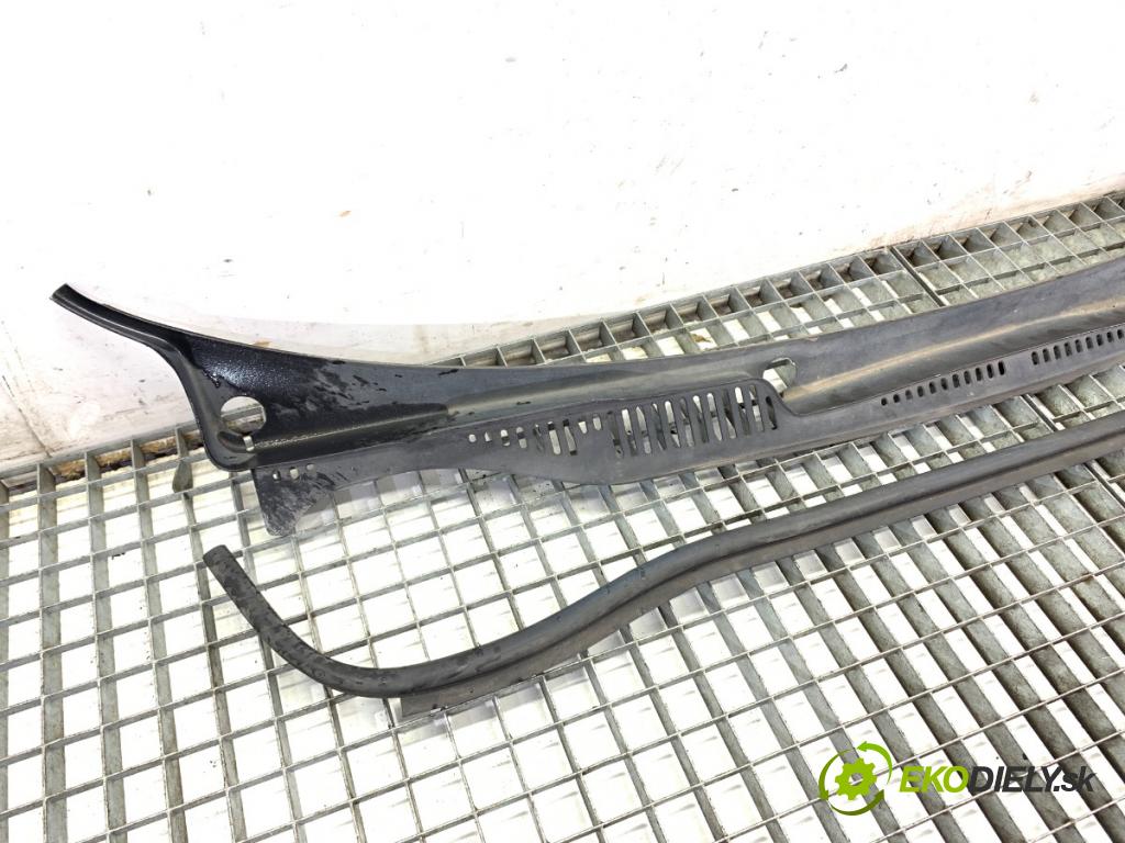 VW CADDY III Nadwozie pełne/minivan 2006 75 kW 1.6 1595 Torpédo, plast pod čelné okno 2K0819403 (Torpédo (plast pod čelným sklom))