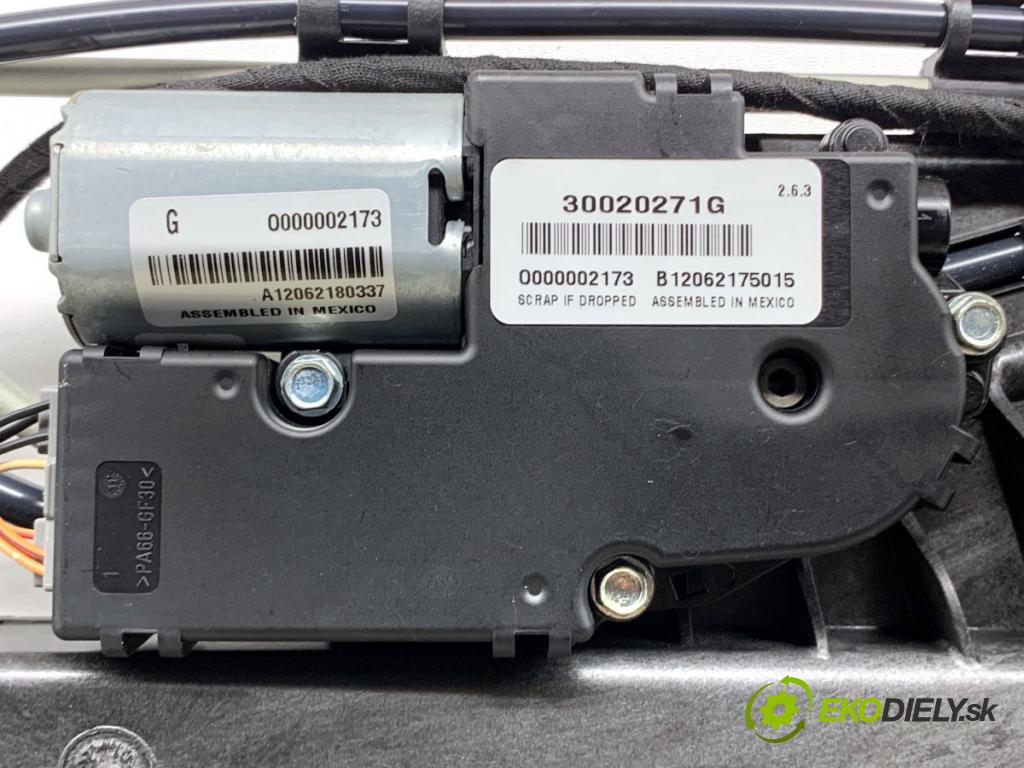 JEEP GRAND CHEROKEE WK SUV 2012 177 kW 3.0 CRD V6 4x4 2987 strešné okno 30020271G (Sklo karosérie)