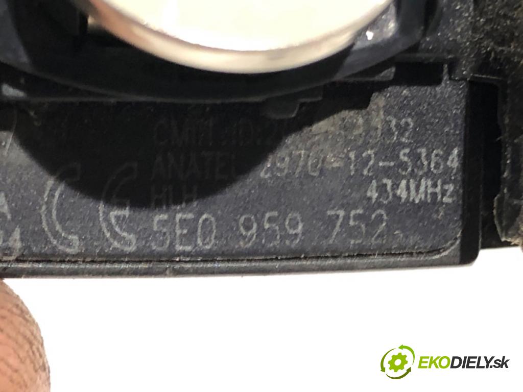 SKODA OCTAVIA III Kombi 2013 110 kW 2.0 TDI 1968 klíč DÁLKOVÝ: 5E0959752