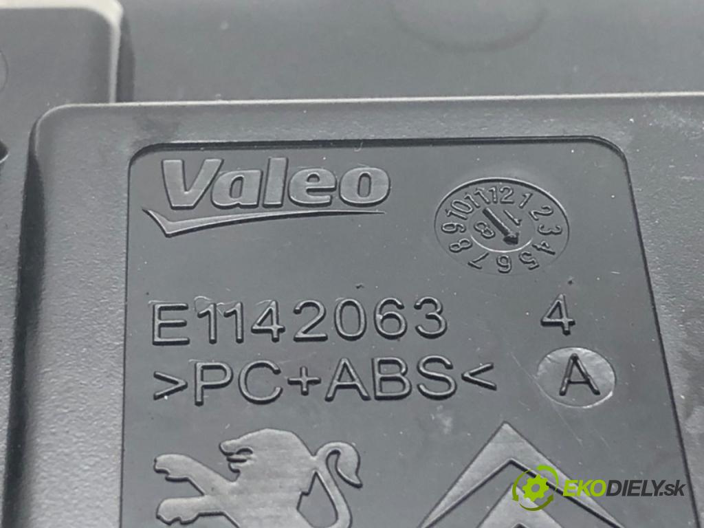 PEUGEOT 308 II liftback 2018 81 kW 1.2 THP 110 1199 Dislpej 982847698000 (Prístrojová doska)