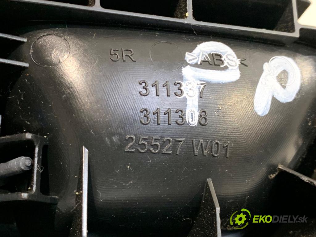 PEUGEOT 308 II liftback 2018 81 kW 1.2 THP 110 1199 klika vnitřní pravý přední část