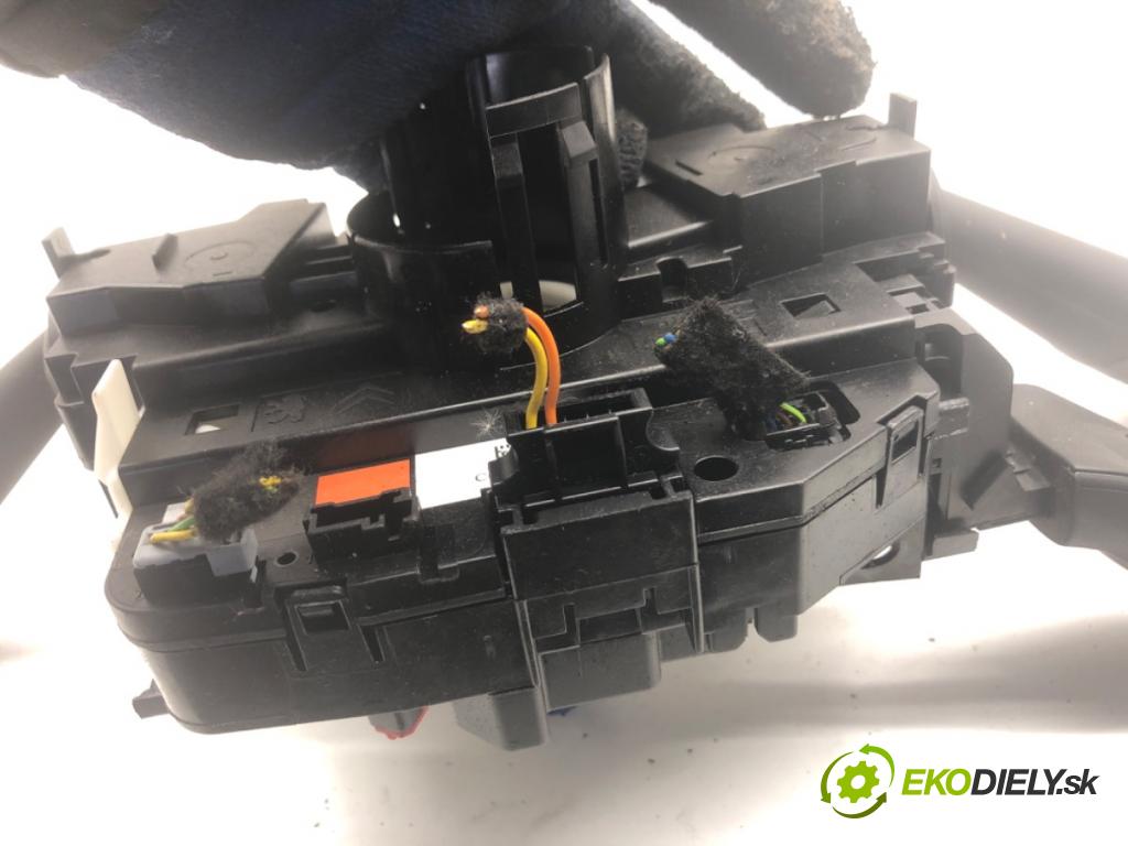 PEUGEOT 308 II liftback 2018 81 kW 1.2 THP 110 1199 Prepínač kombinovaný  (Prepínacie páčky pod volantom)