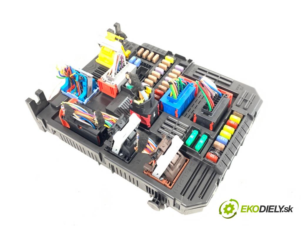 PEUGEOT 308 II liftback 2018 81 kW 1.2 THP 110 1199 modul BSI 9819851280 (Pojistková skříňka)