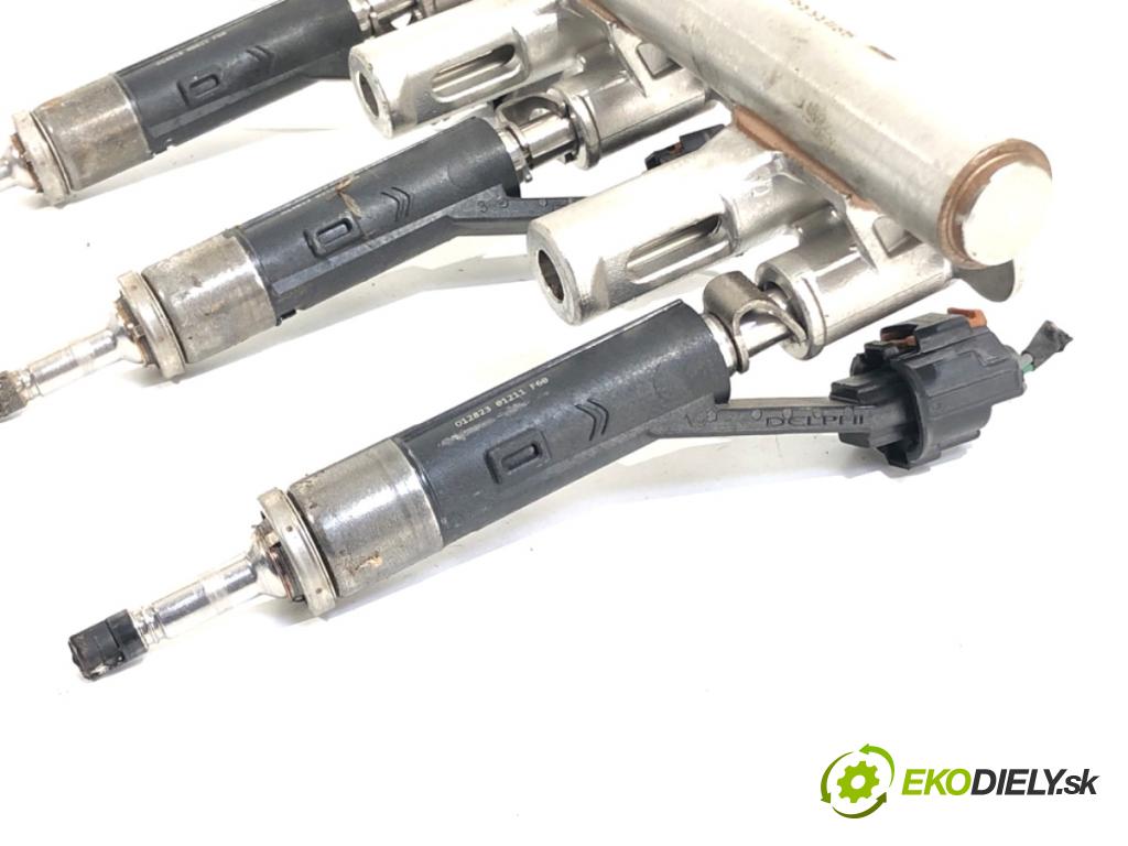 PEUGEOT 308 II liftback 2018 81 kW 1.2 THP 110 1199 Lišta vstrekovacia 9811353880 (Vstrekovacia lišta)