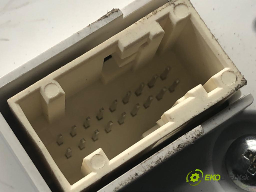 PEUGEOT 308 II liftback 2018 81 kW 1.2 THP 110 1199 Prístrojovka 9825206280 (Prístrojová doska)