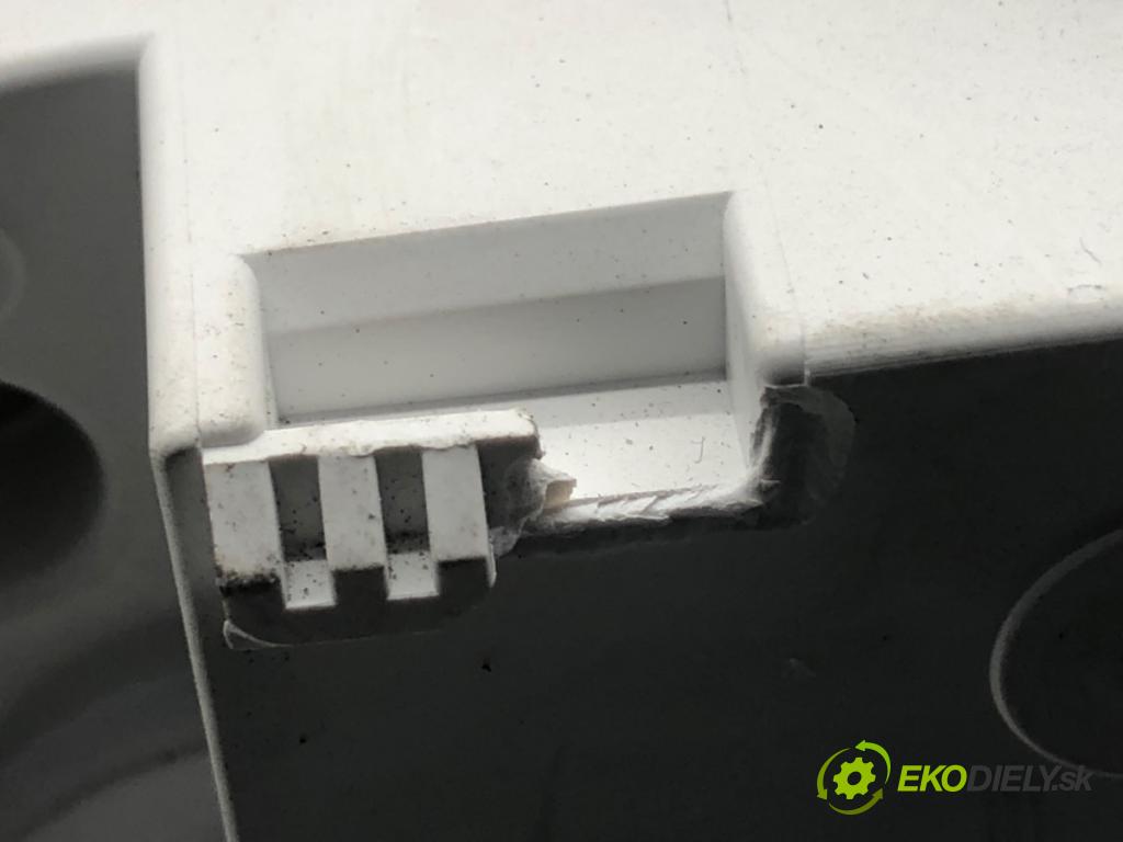 PEUGEOT 308 II liftback 2018 81 kW 1.2 THP 110 1199 Prístrojovka 9825206280 (Prístrojová doska)